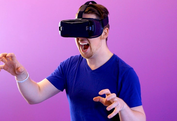 /images/desktop/image-interactive.jpg